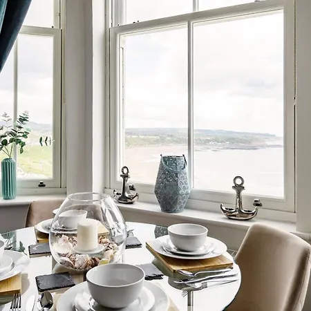 Sea View Serenity Breath Taking Sea View Sleeps 4 *