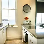 Sea View Serenity Breath Taking Sea View Sleeps 4 *